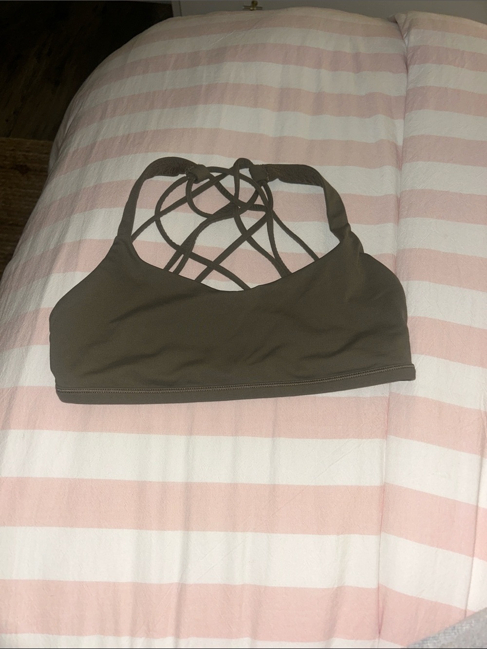 Lululemon Women’s Strappy Back Sports Bra - Army Green